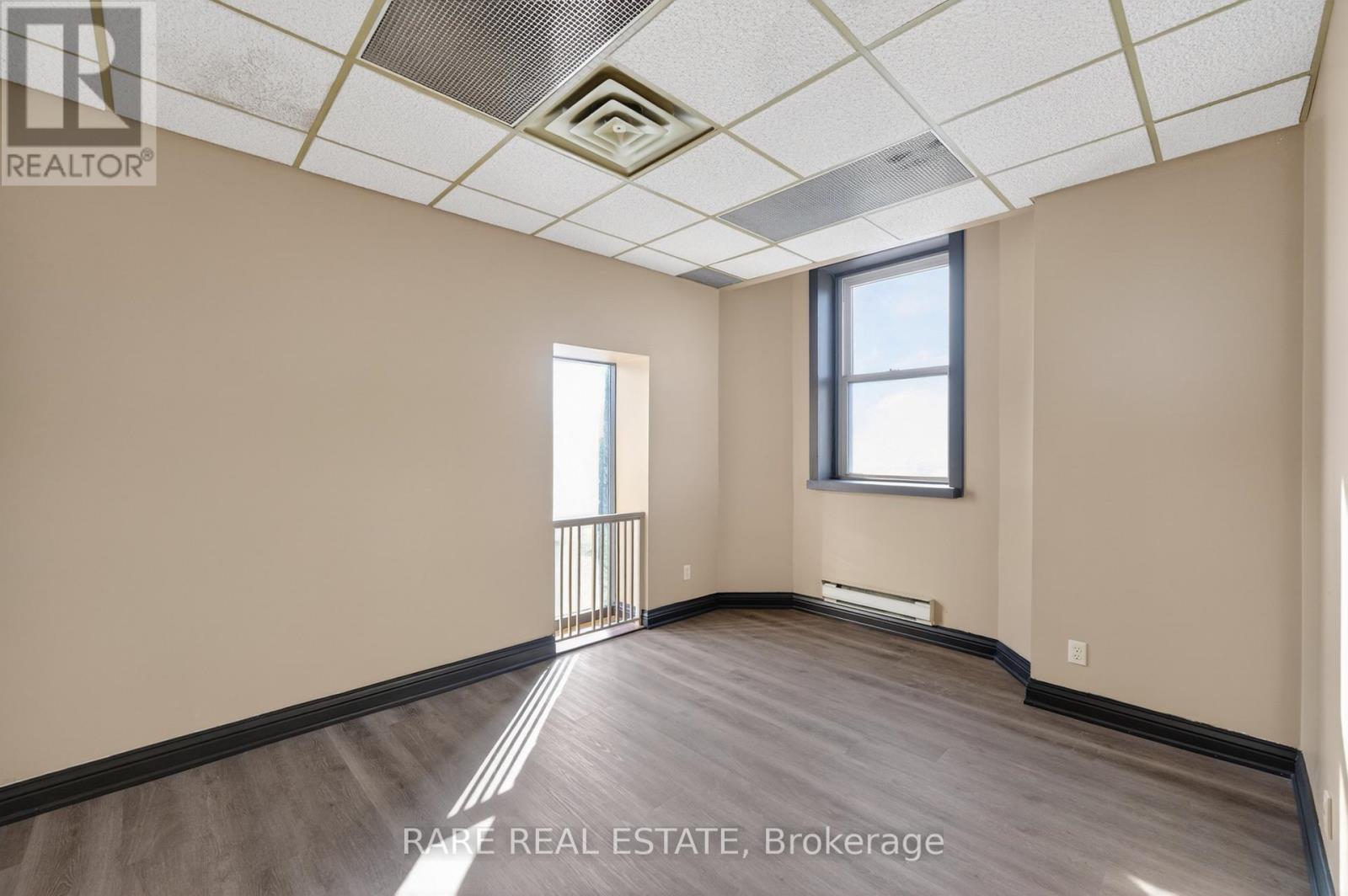 4190 Bridge Street, Niagara Falls (Downtown), Ontario  L2E 2R4 - Photo 9 - X12881808