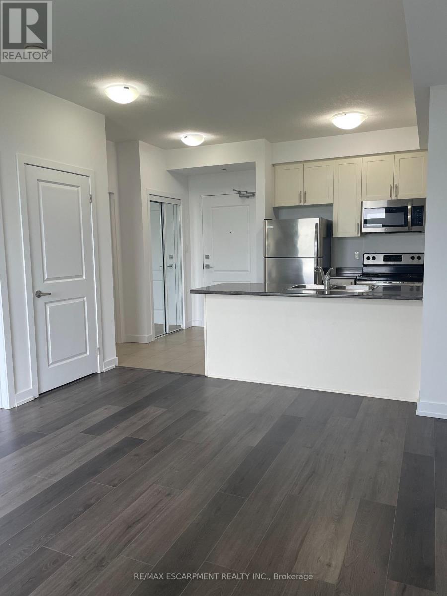 107 - 101 Shoreview Place, Hamilton (Lakeshore), Ontario  L8E 0K3 - Photo 4 - X12881838