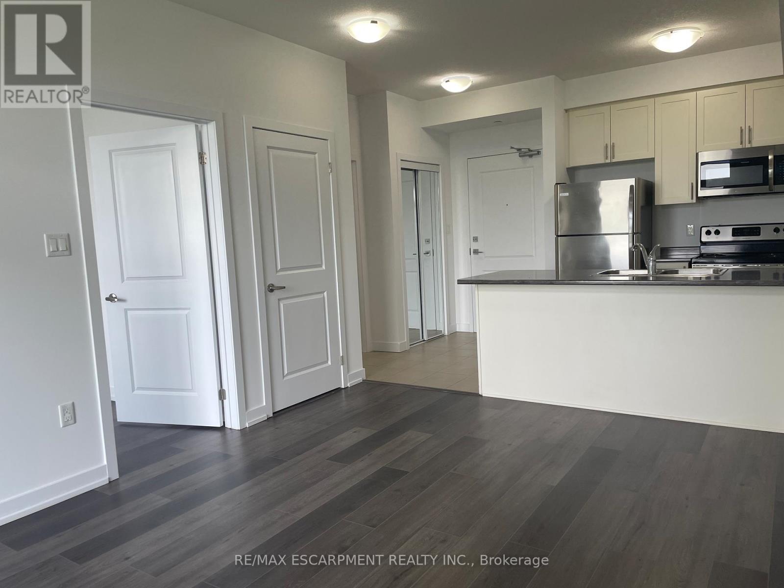 107 - 101 Shoreview Place, Hamilton (Lakeshore), Ontario  L8E 0K3 - Photo 5 - X12881838