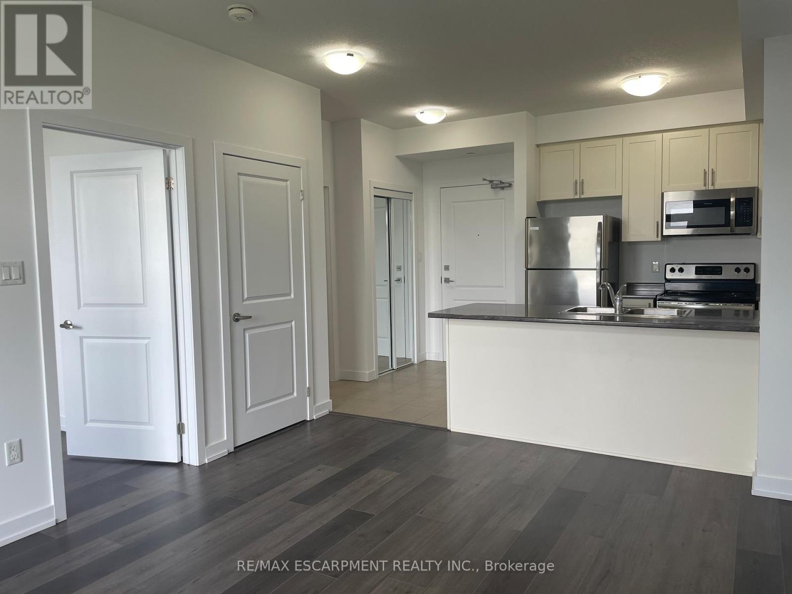 107 - 101 Shoreview Place, Hamilton (Lakeshore), Ontario  L8E 0K3 - Photo 6 - X12881838