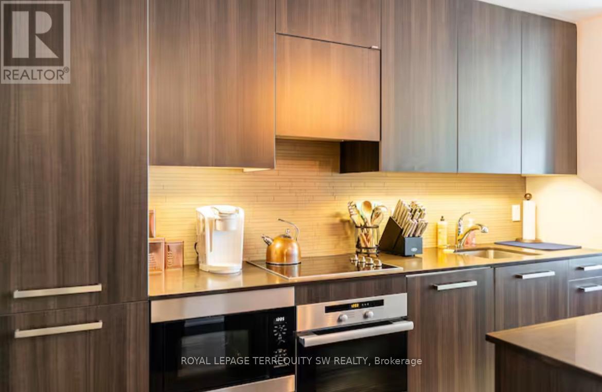 2012 - 8 The Esplanade, Toronto, Ontario  M5E 0A6 - Photo 10 - C12669710