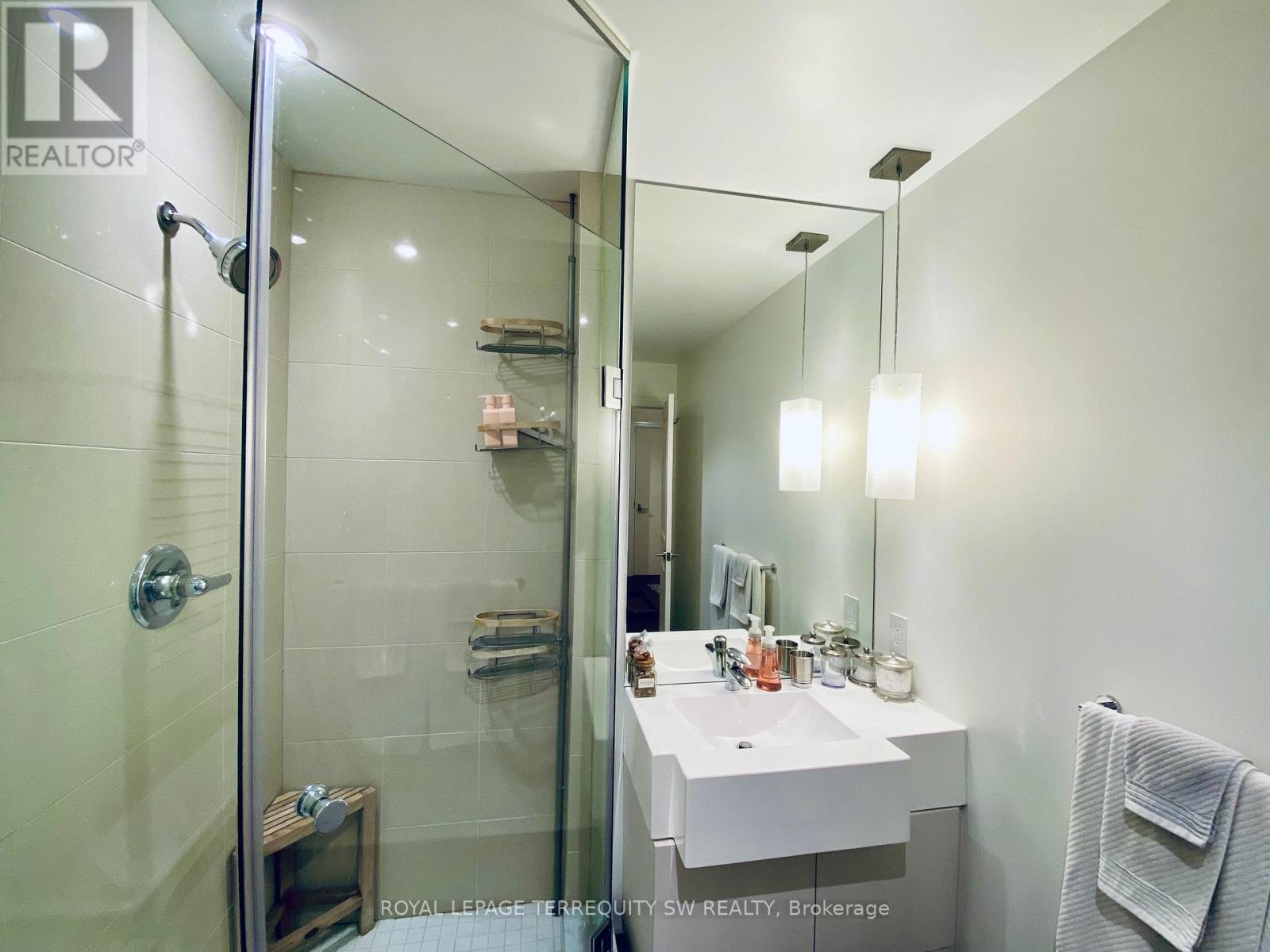 2012 - 8 The Esplanade, Toronto, Ontario  M5E 0A6 - Photo 21 - C12669710