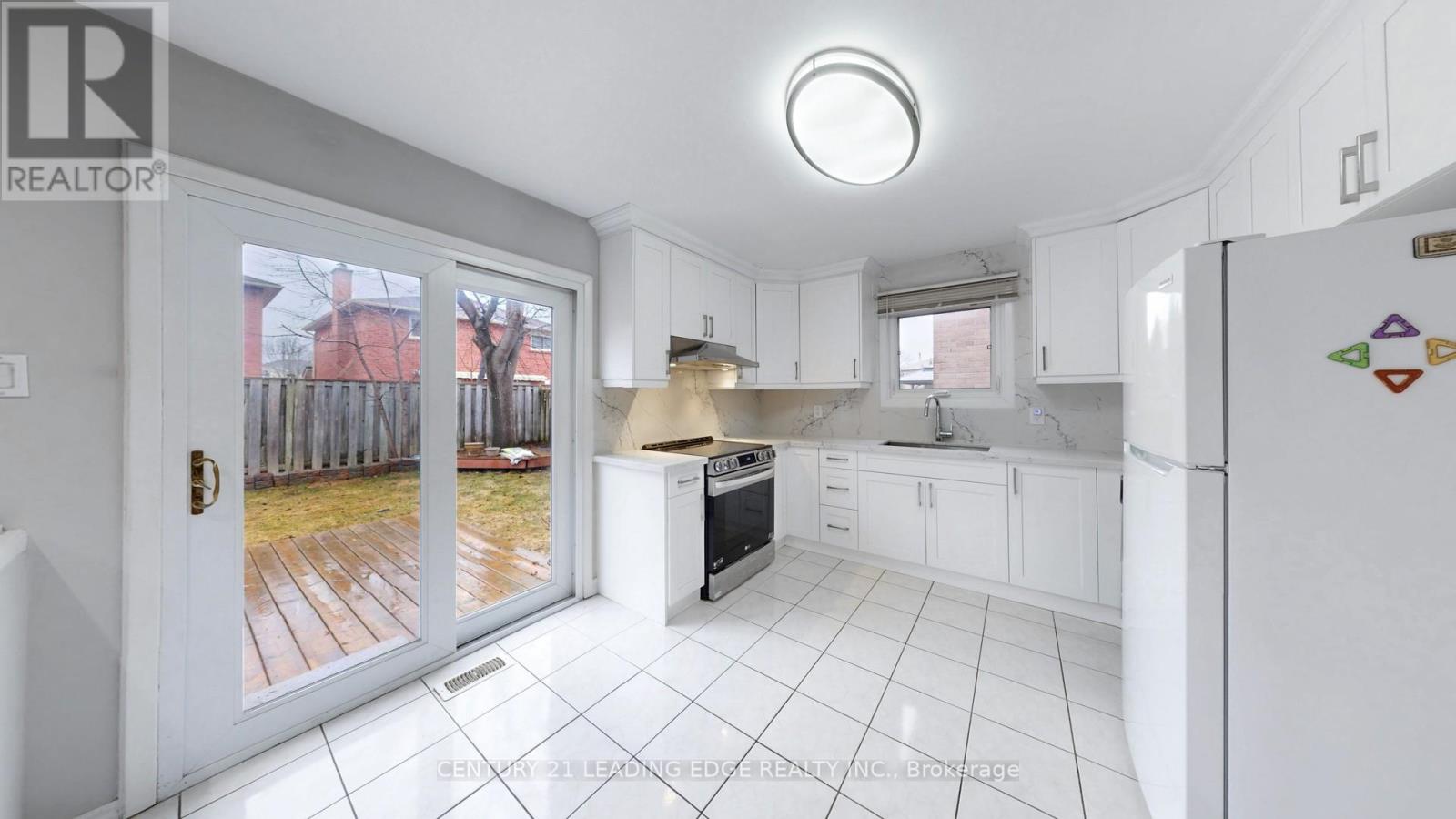 176 Large Crescent, Ajax (Central West), Ontario  L1T 2R2 - Photo 21 - E12879366