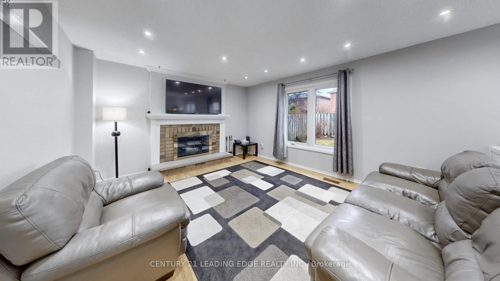 176 Large Crescent, Ajax (Central West), Ontario  L1T 2R2 - Photo 17 - E12879366