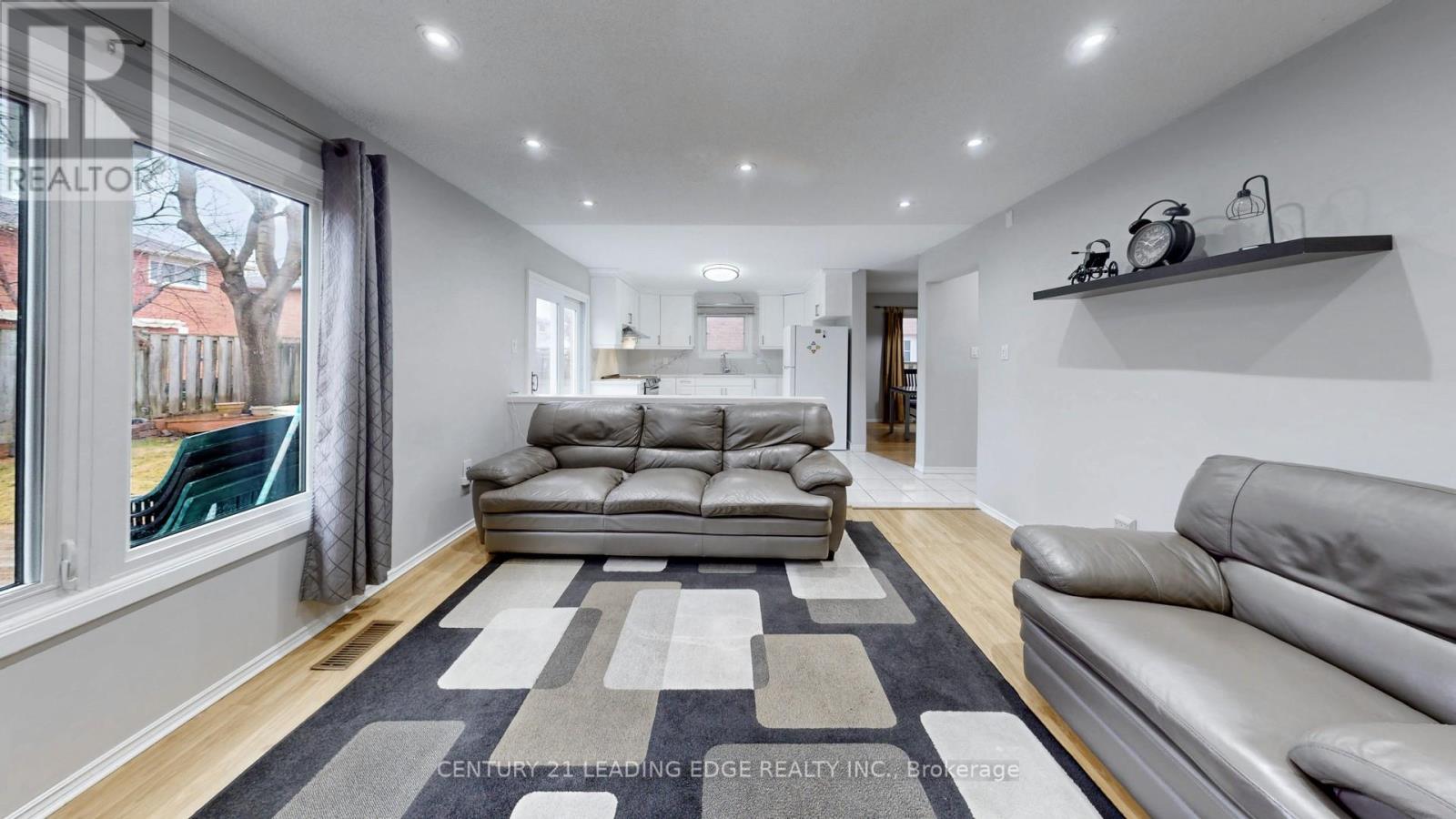 176 Large Crescent, Ajax (Central West), Ontario  L1T 2R2 - Photo 15 - E12879366