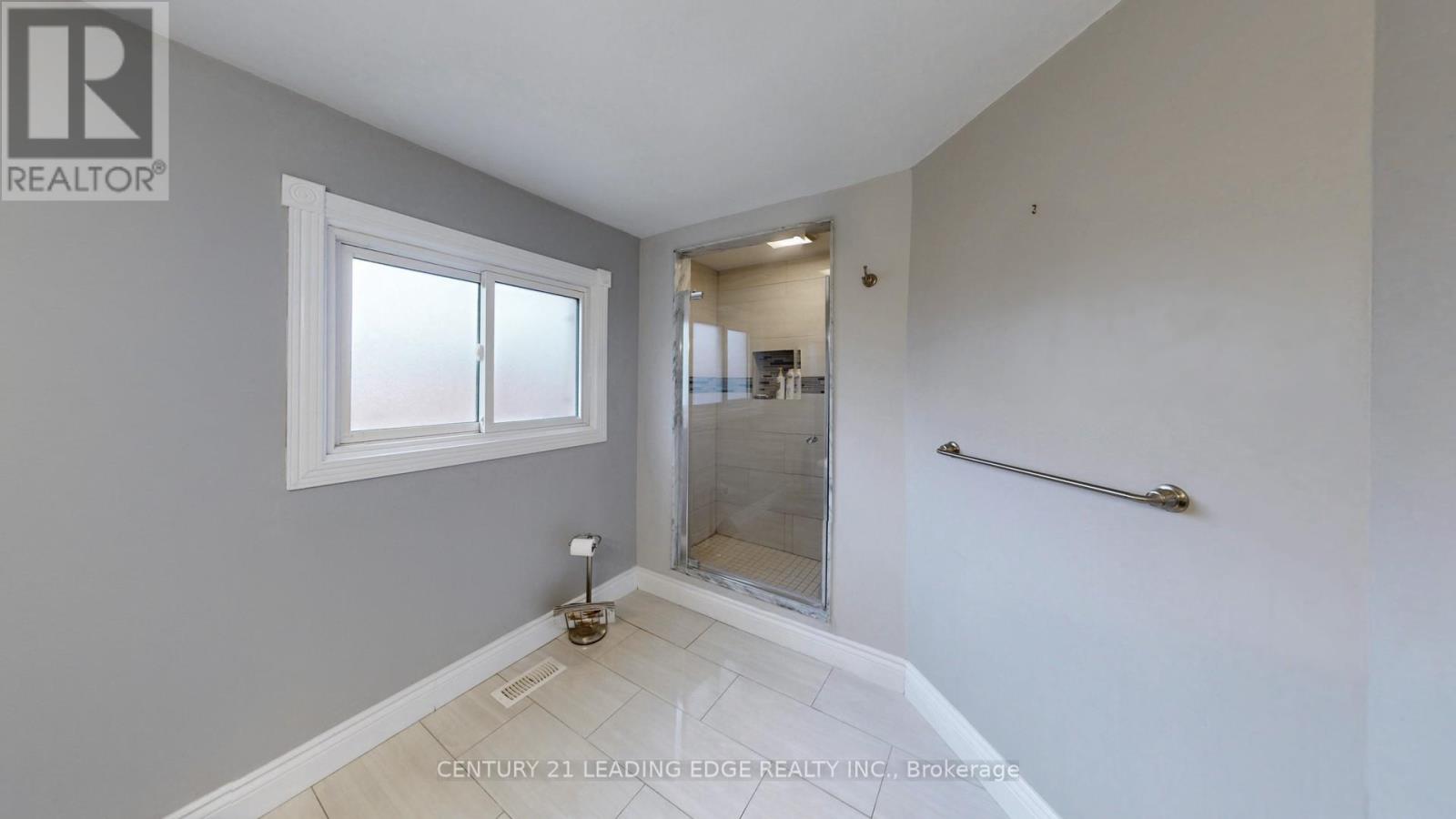 176 Large Crescent, Ajax (Central West), Ontario  L1T 2R2 - Photo 32 - E12879366