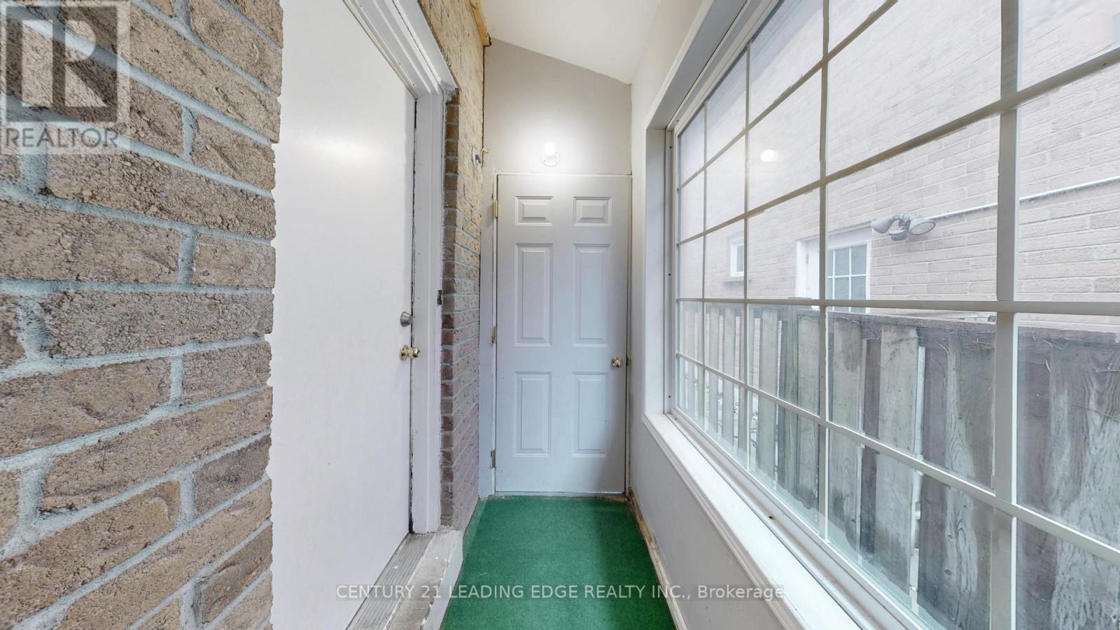 176 Large Crescent, Ajax (Central West), Ontario  L1T 2R2 - Photo 4 - E12879366