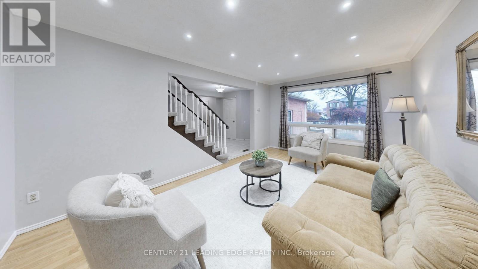 176 Large Crescent, Ajax (Central West), Ontario  L1T 2R2 - Photo 8 - E12879366