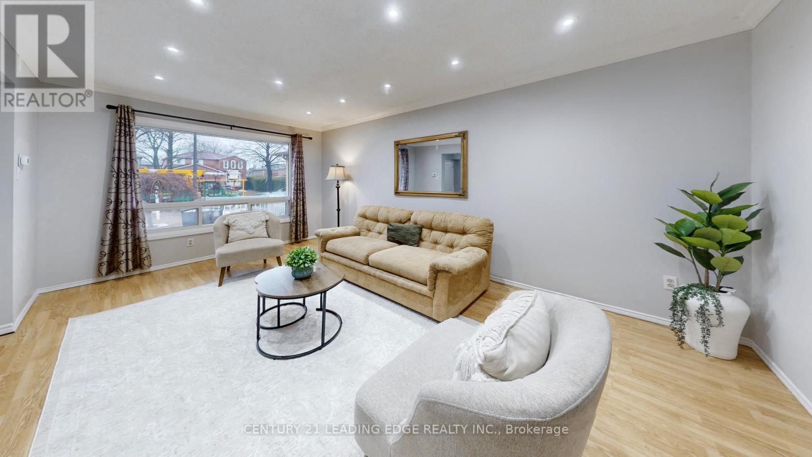 176 Large Crescent, Ajax (Central West), Ontario  L1T 2R2 - Photo 7 - E12879366