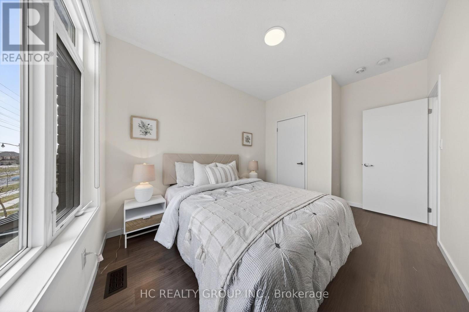 1240 Wellington Street E, Aurora, Ontario  L4G 2C9 - Photo 22 - N12880848