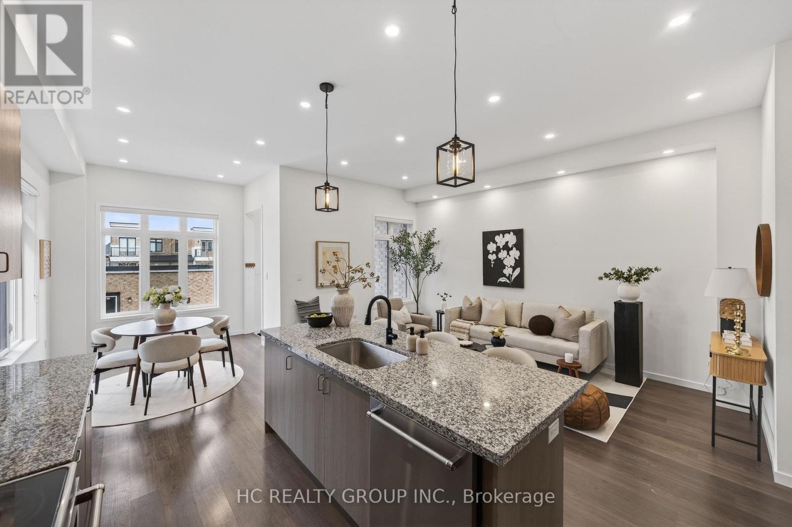 1240 Wellington Street E, Aurora, Ontario  L4G 2C9 - Photo 6 - N12880848