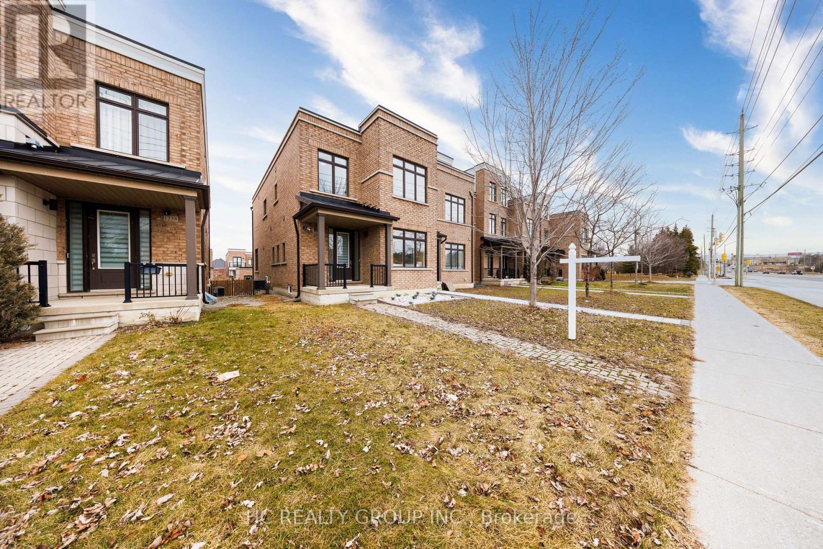 1240 Wellington Street E, Aurora, Ontario  L4G 2C9 - Photo 33 - N12880848