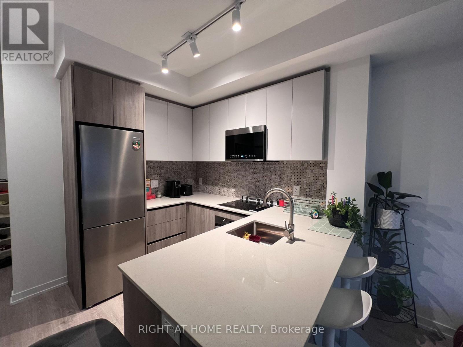 614 - 2485 Eglinton Avenue W, Mississauga, Ontario  L5M 0P3 - Photo 4 - W12875864