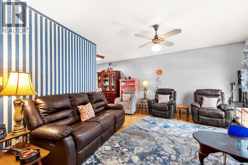 4613 48 Avenue, Olds, Alberta  T4H 1C8 - Photo 4 - A2289366