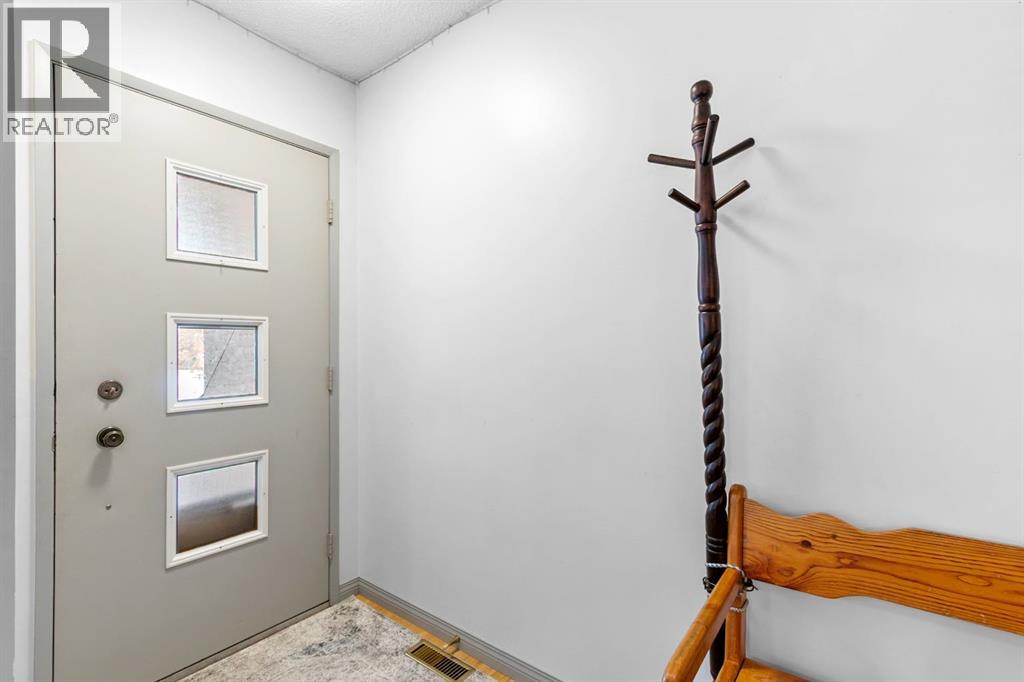 4613 48 Avenue, Olds, Alberta  T4H 1C8 - Photo 3 - A2289366