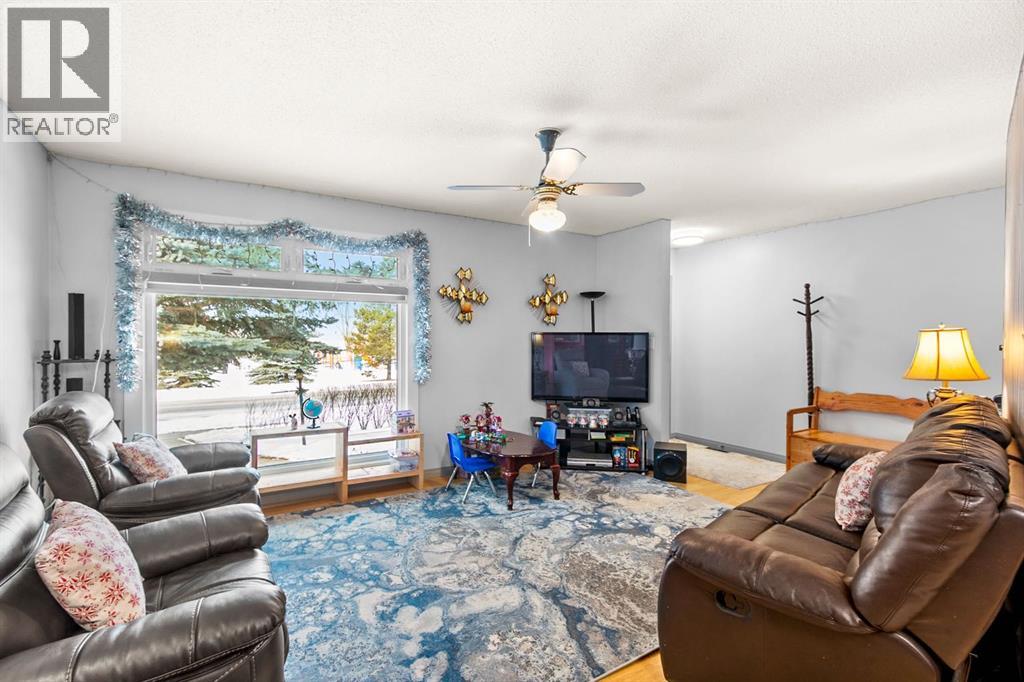 4613 48 Avenue, Olds, Alberta  T4H 1C8 - Photo 5 - A2289366