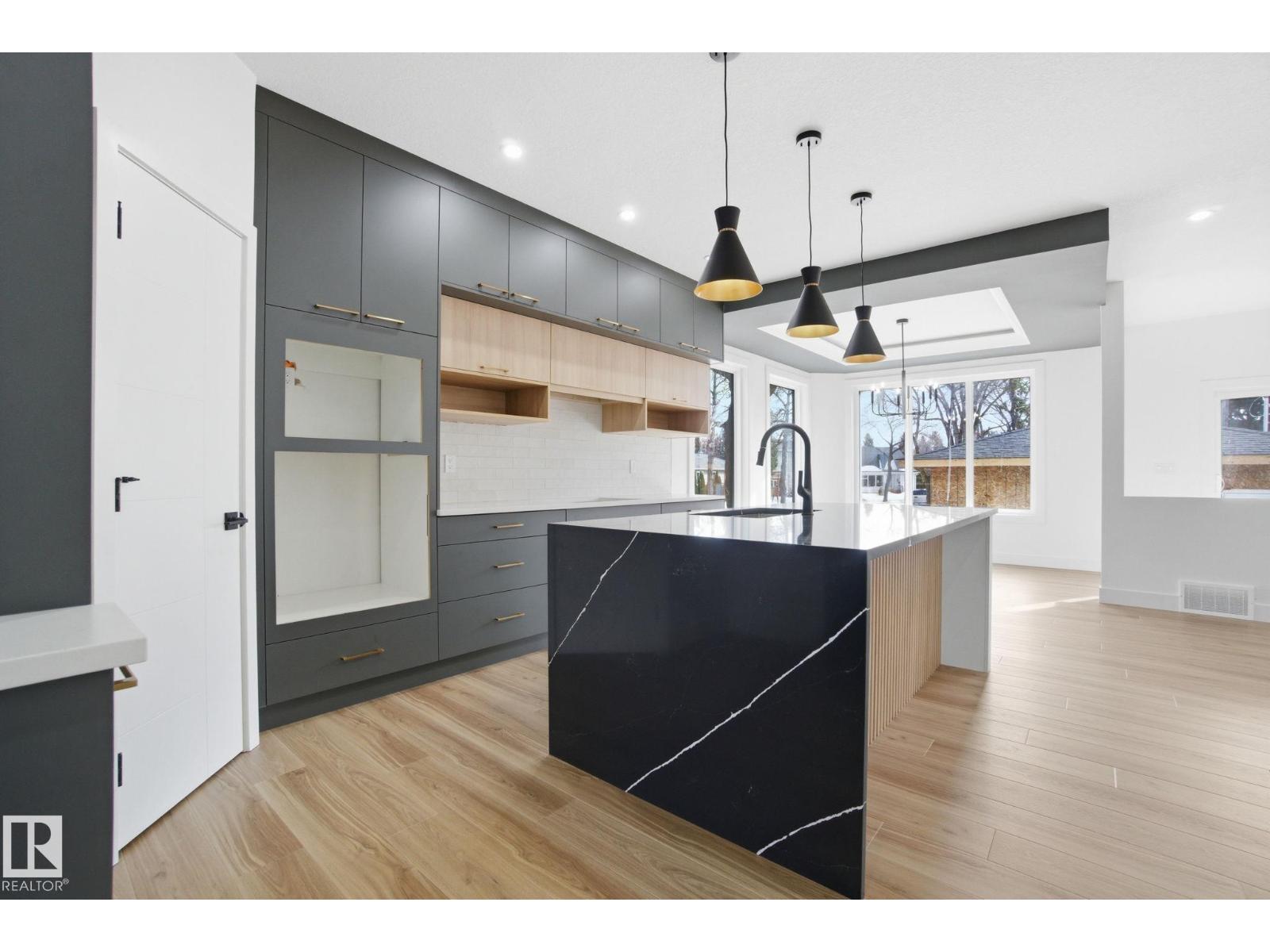 7603 92 Av Nw, Edmonton, Alberta  T6C 1R3 - Photo 12 - E4477433