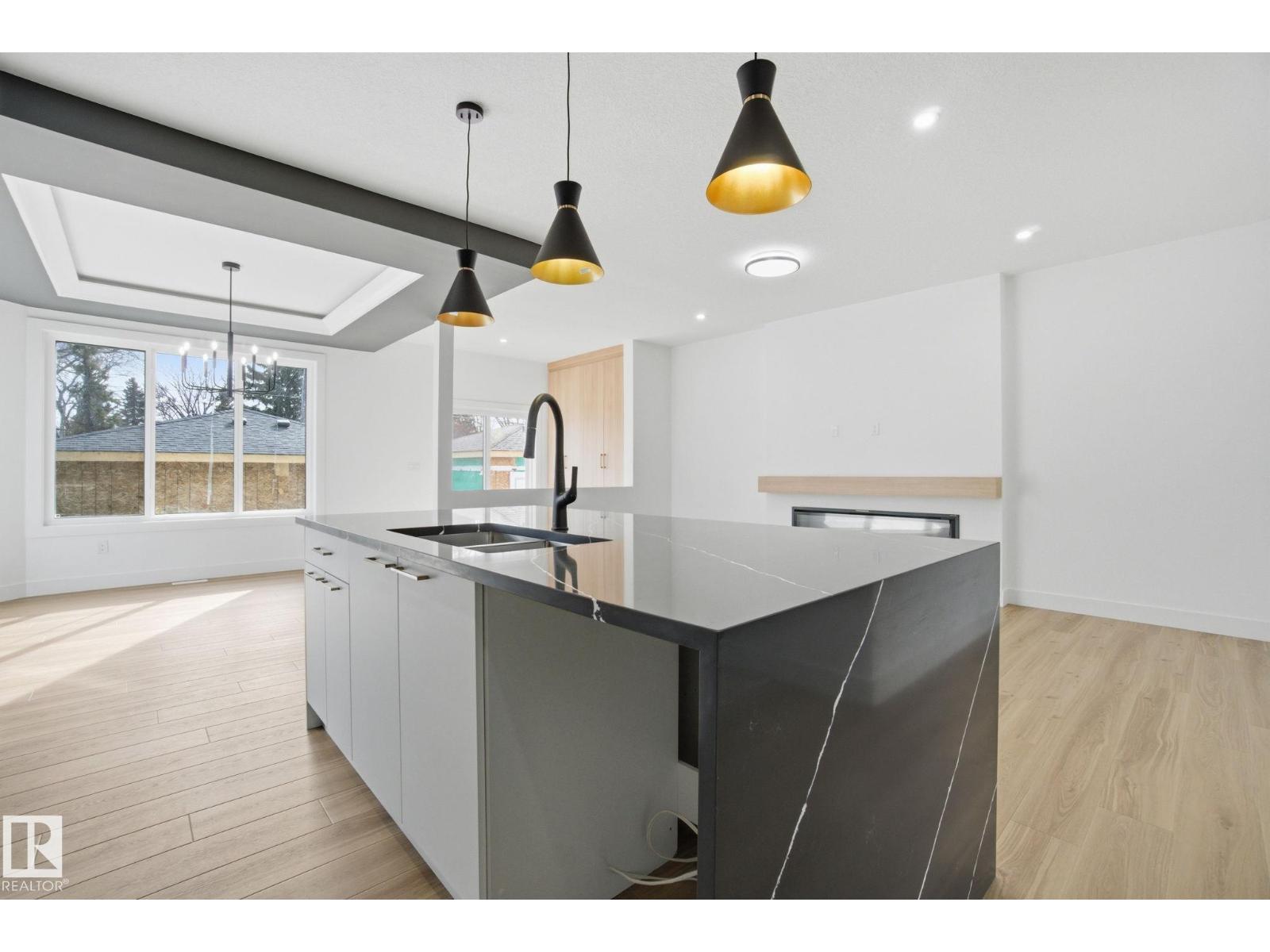 7603 92 Av Nw, Edmonton, Alberta  T6C 1R3 - Photo 15 - E4477433