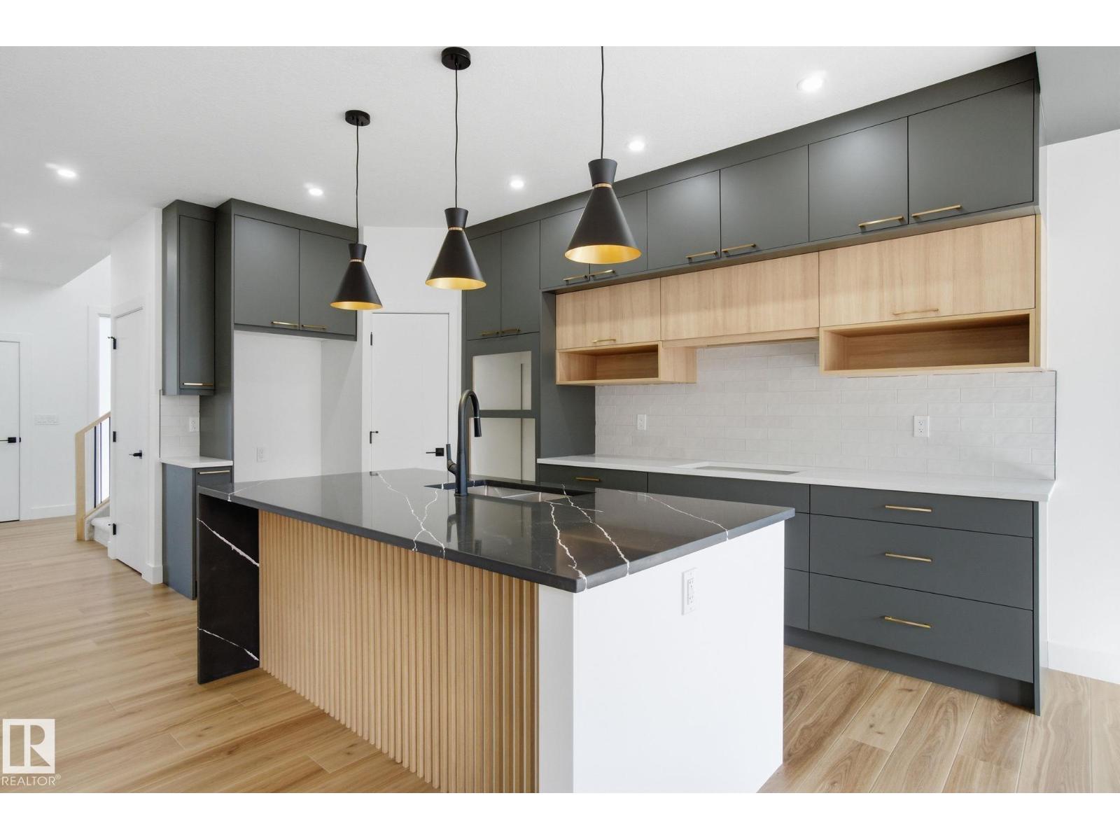 7603 92 Av Nw, Edmonton, Alberta  T6C 1R3 - Photo 13 - E4477433