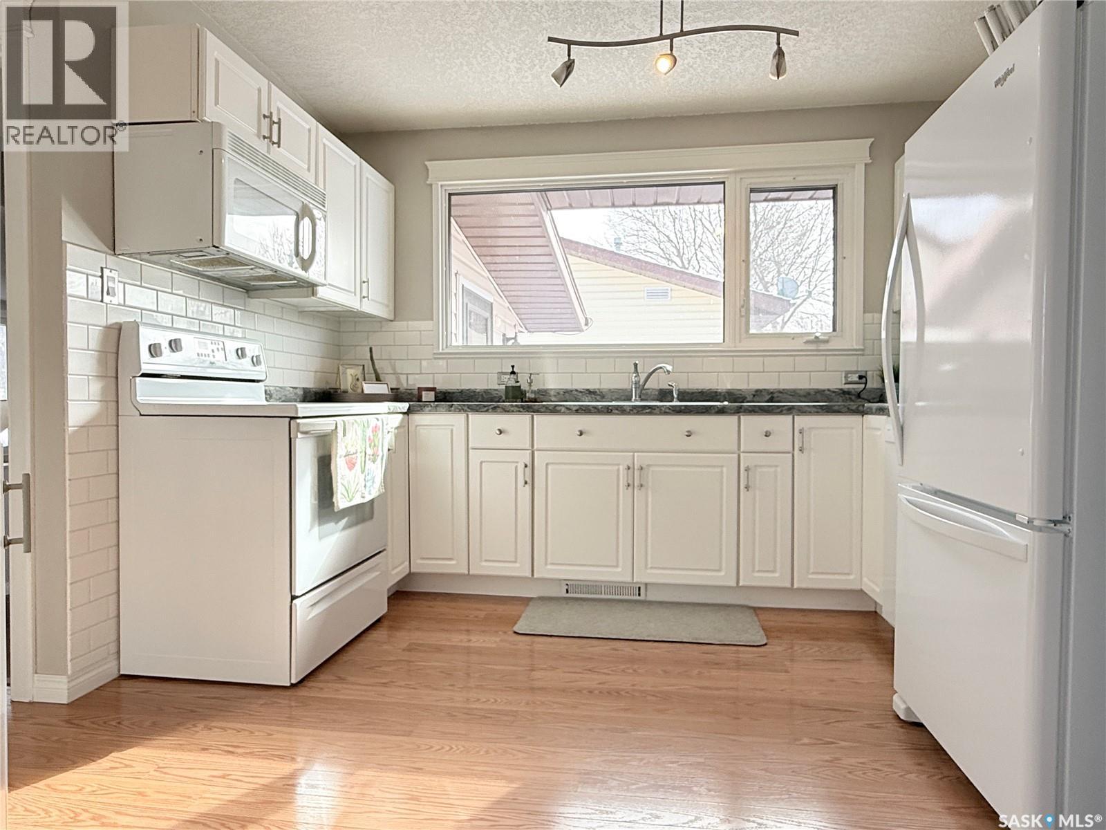 375 9th Avenue W, Melville, Saskatchewan  S0A 2P0 - Photo 10 - SK030404