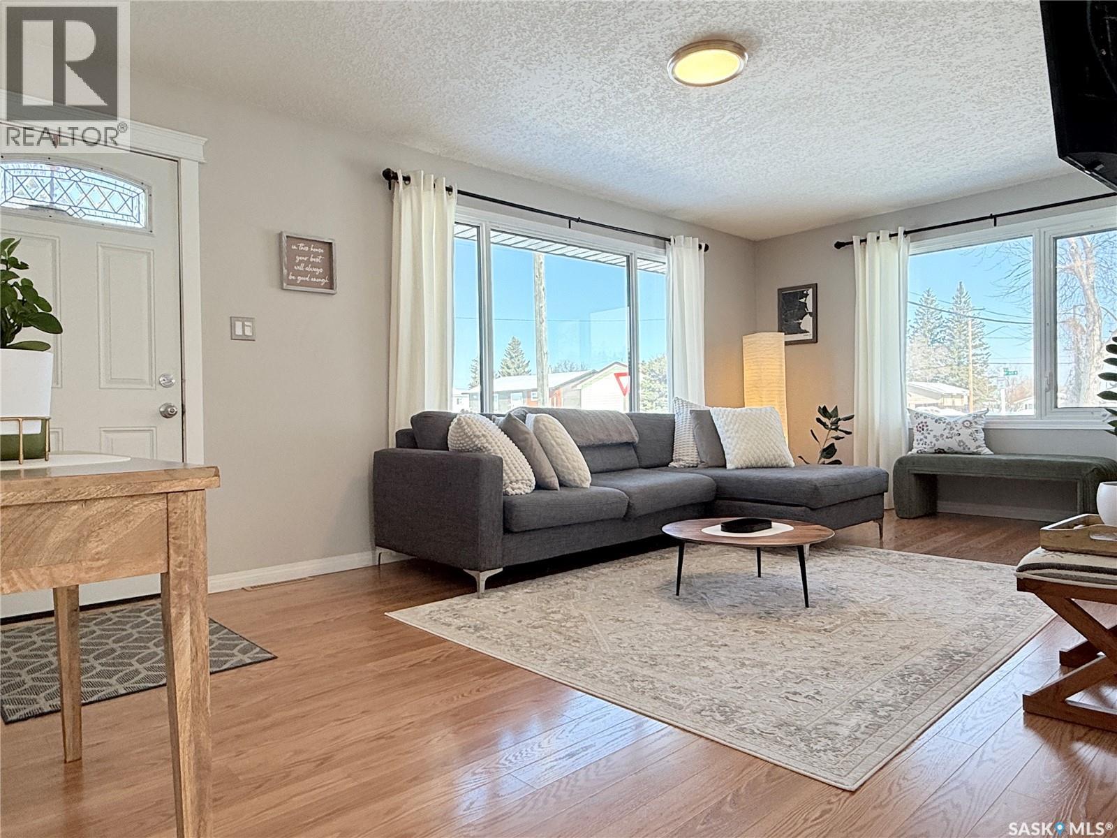 375 9th Avenue W, Melville, Saskatchewan  S0A 2P0 - Photo 3 - SK030404