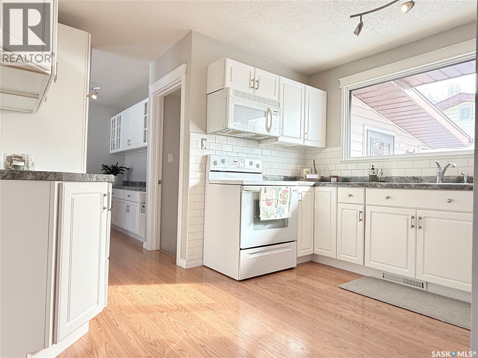 375 9th Avenue W, Melville, Saskatchewan  S0A 2P0 - Photo 8 - SK030404