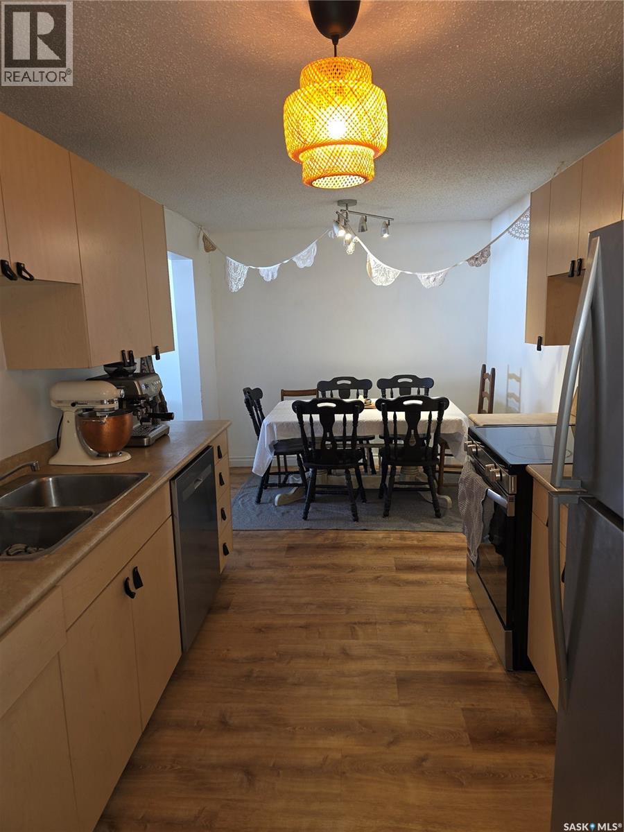 5 3809 Luther Place, Saskatoon, Saskatchewan  S7H 4B1 - Photo 3 - SK030206