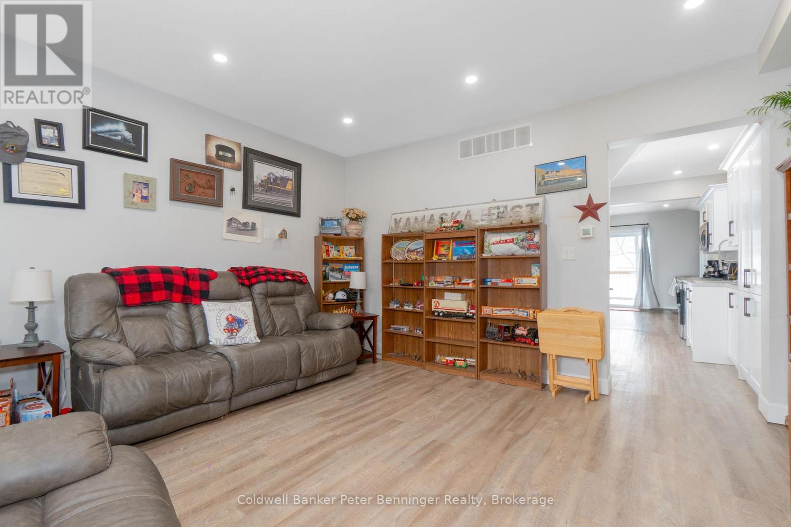 523 Mill Street, West Grey, Ontario  N0G 2M0 - Photo 12 - X12645880