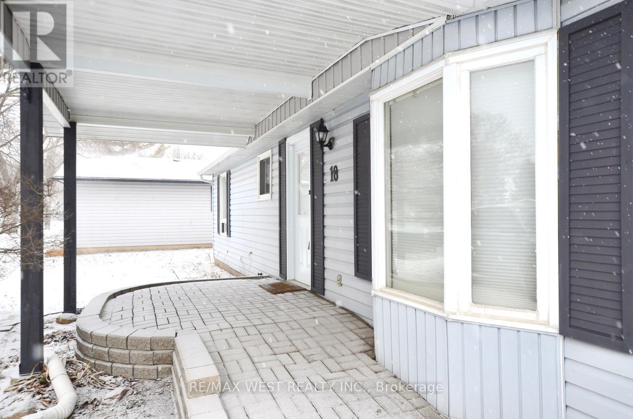 18 Maple Leaf Terrace, Innisfil, Ontario  L0L 1L0 - Photo 2 - N12877030