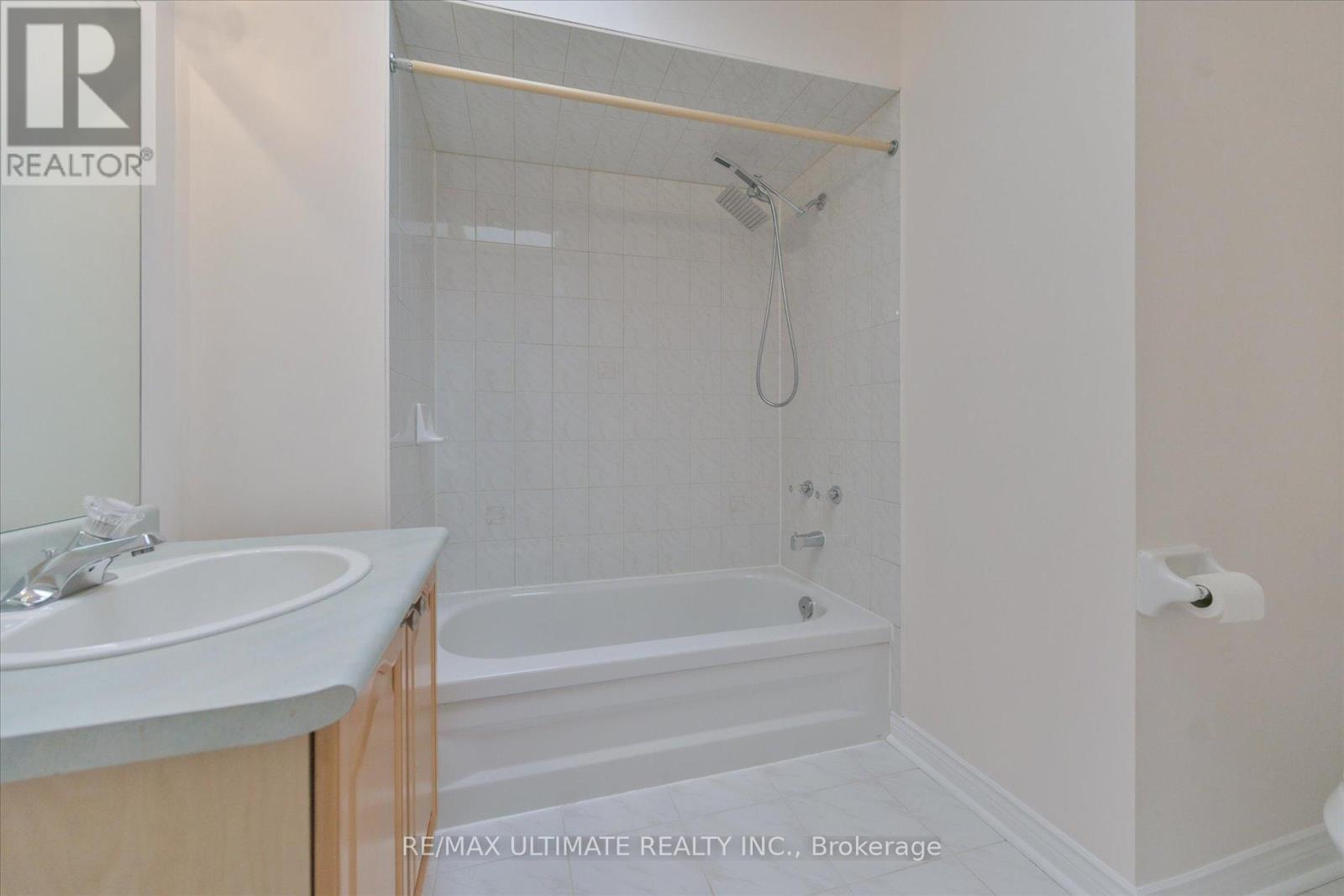 Main - 27 Venn Crescent, Toronto, Ontario  M6M 1S5 - Photo 20 - W12877916