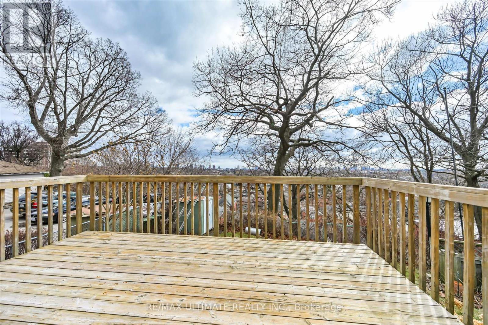 Main - 27 Venn Crescent, Toronto, Ontario  M6M 1S5 - Photo 22 - W12877916