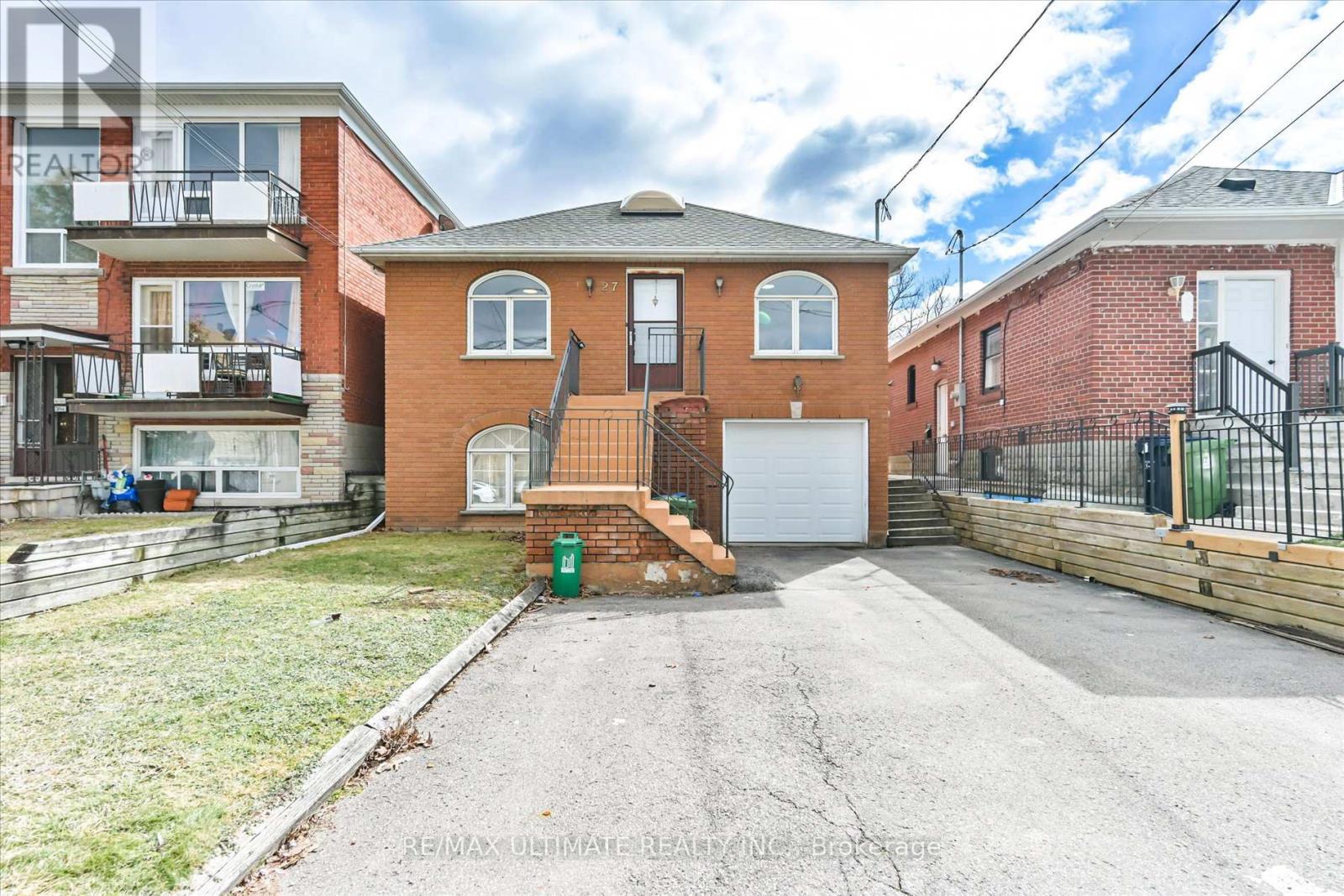 MAIN - 27 VENN CRESCENT, Toronto, Ontario