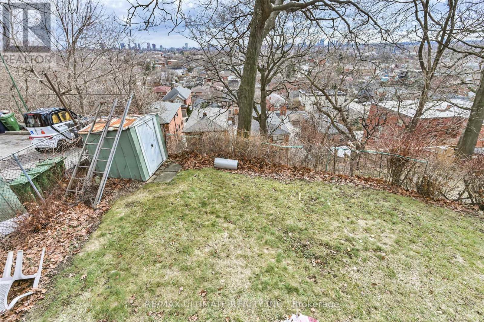 Main - 27 Venn Crescent, Toronto, Ontario  M6M 1S5 - Photo 23 - W12877916