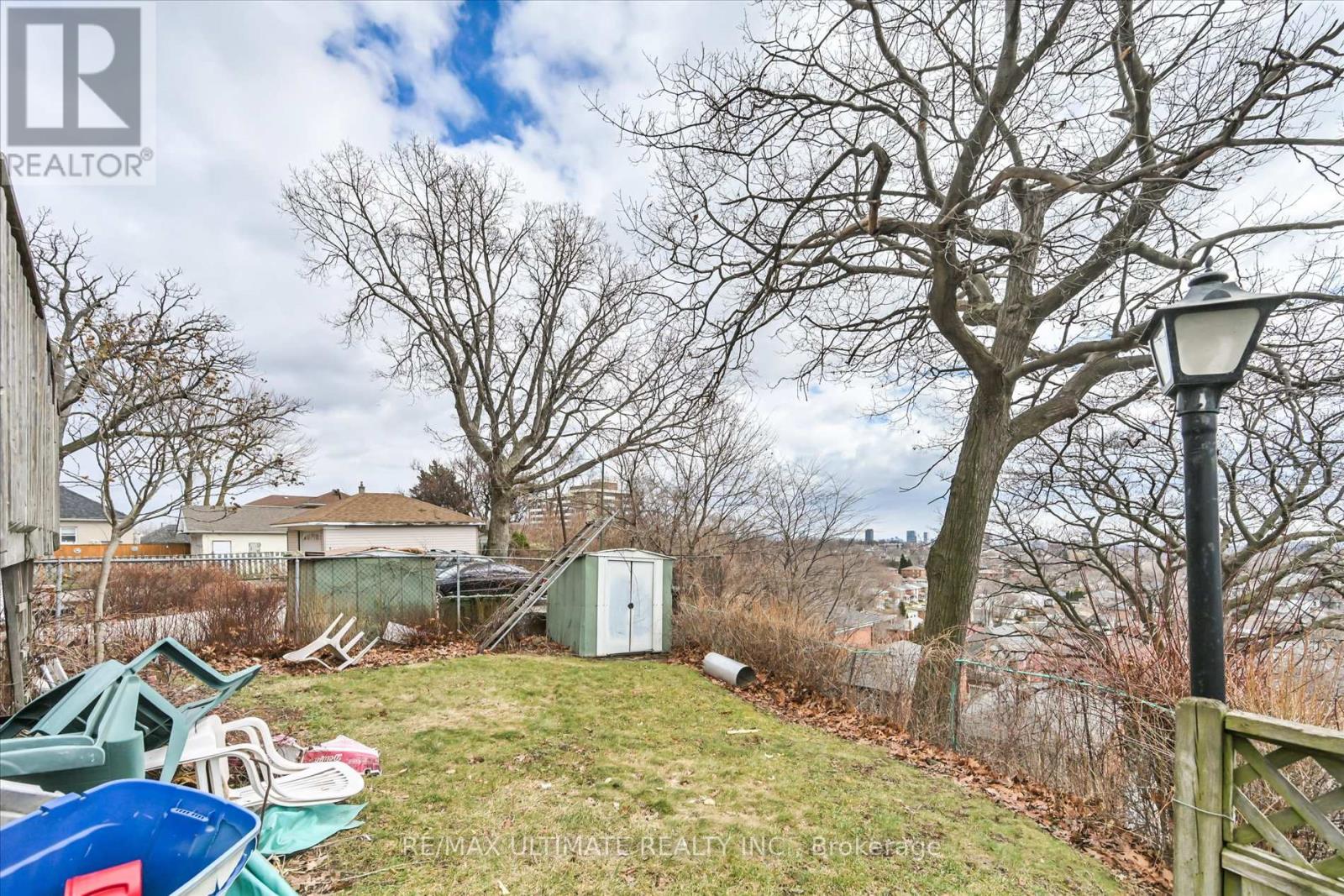 Main - 27 Venn Crescent, Toronto, Ontario  M6M 1S5 - Photo 25 - W12877916