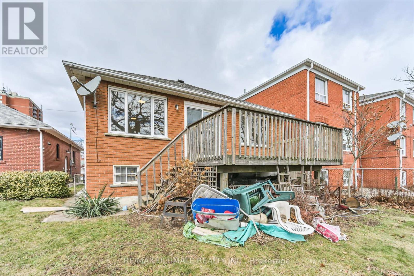 Main - 27 Venn Crescent, Toronto, Ontario  M6M 1S5 - Photo 26 - W12877916