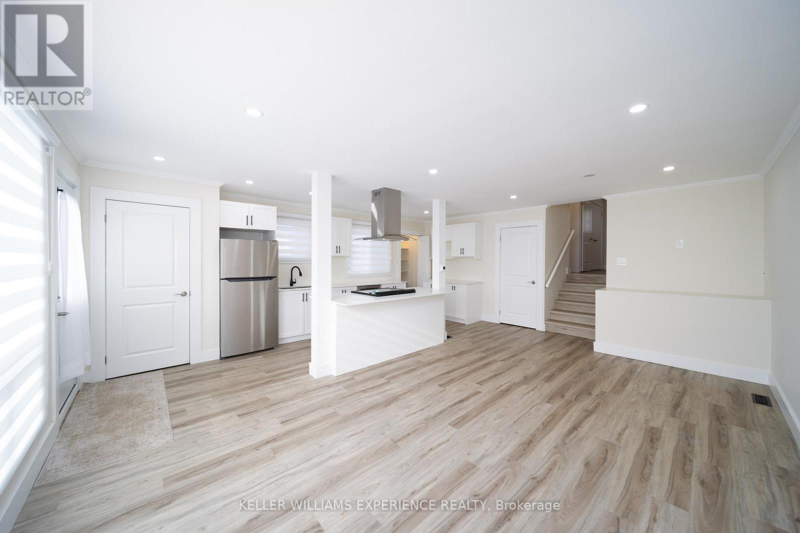 98 Cundles Road E, Barrie, Ontario  L4M 2Z9 - Photo 8 - S12873102