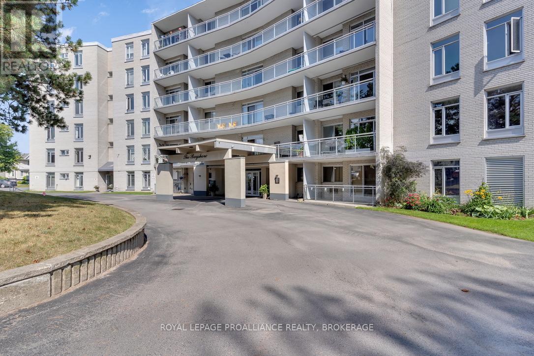 604 - 1 Mowat Avenue, Kingston, Ontario  M7M 1J8 - Photo 2 - X12881782