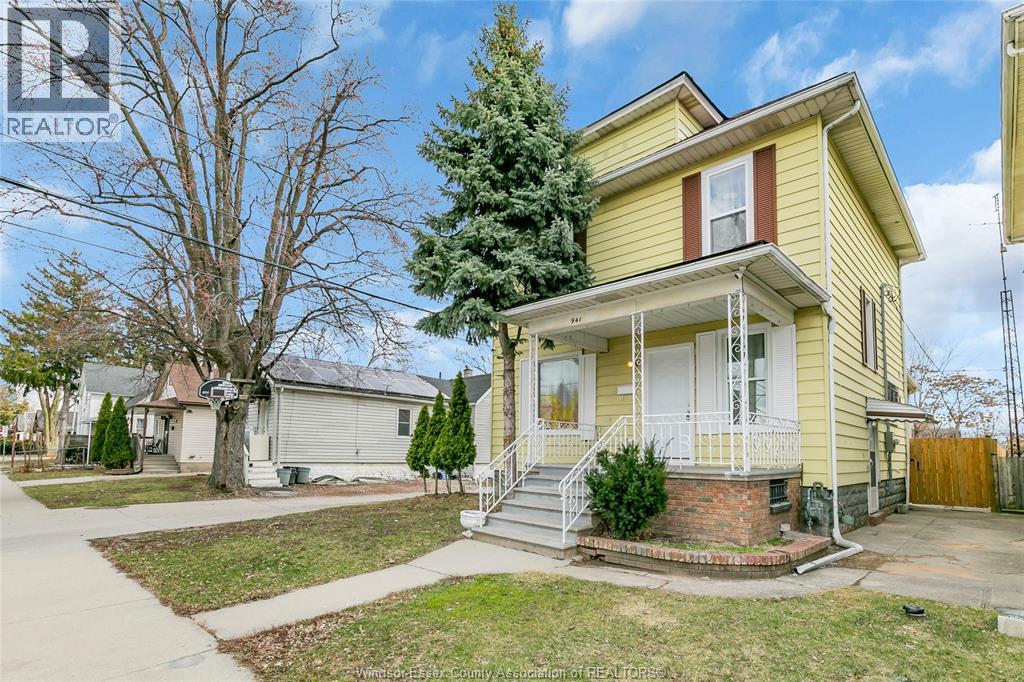 941 Cataraqui, Windsor, Ontario  N9A 3P7 - Photo 2 - 26005312