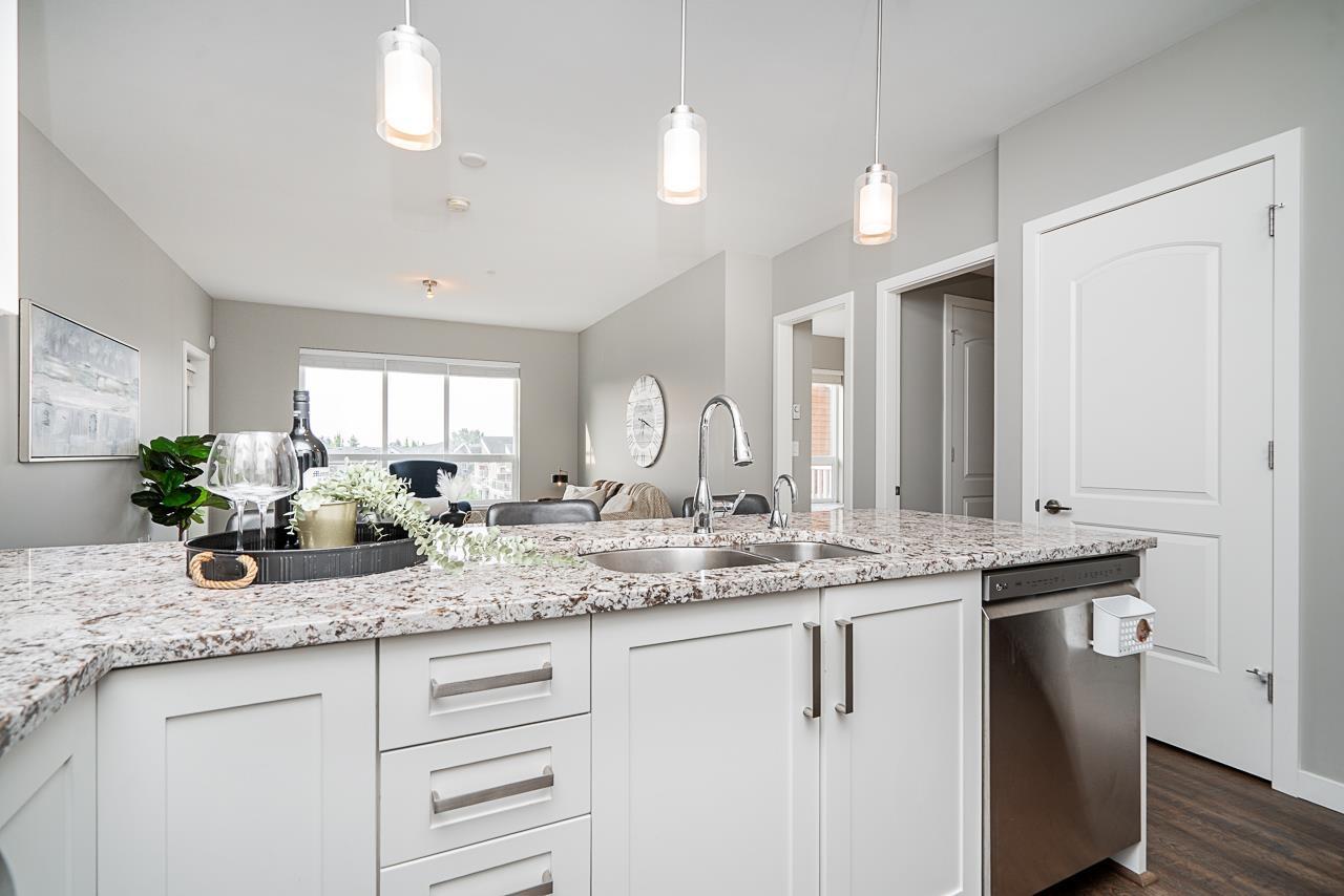 301 6490 194 Street, Surrey, British Columbia  V4N 6J9 - Photo 5 - R3099522