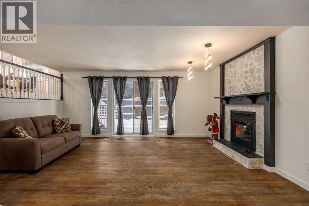 131 Stratton Crescent Sw, Calgary, Alberta  T3H 1T7 - Photo 7 - A2293052