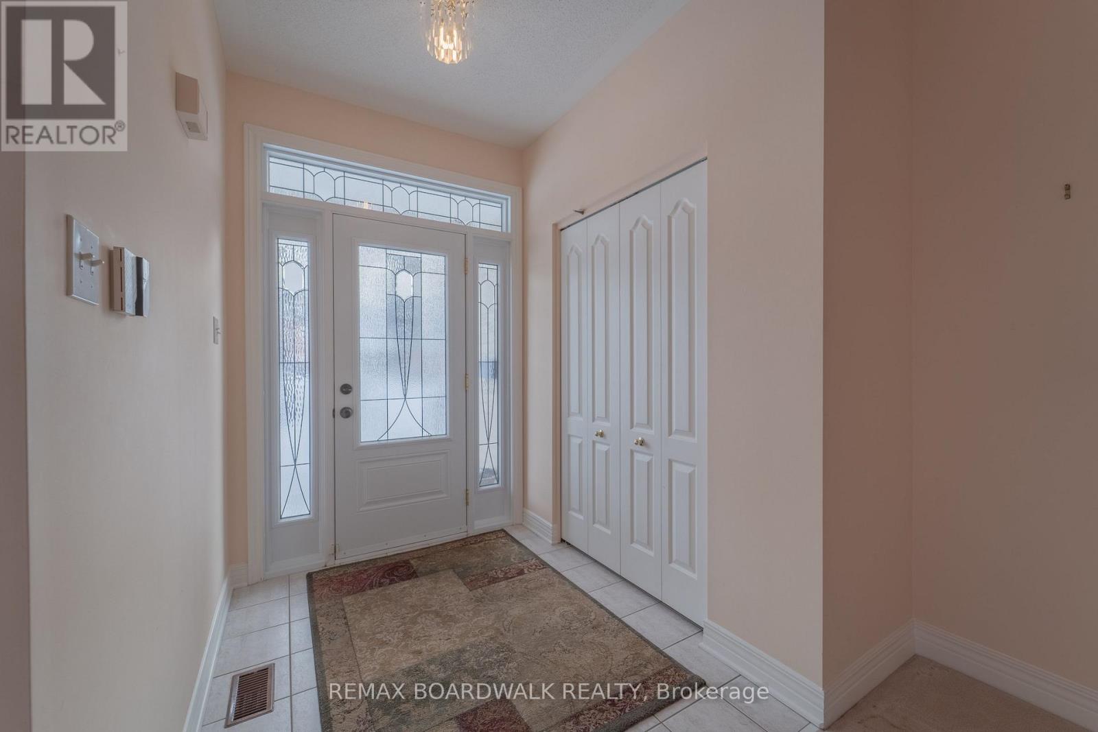 57 Mattawa Crescent, Ottawa, Ontario  K2M 2E8 - Photo 4 - X12881888