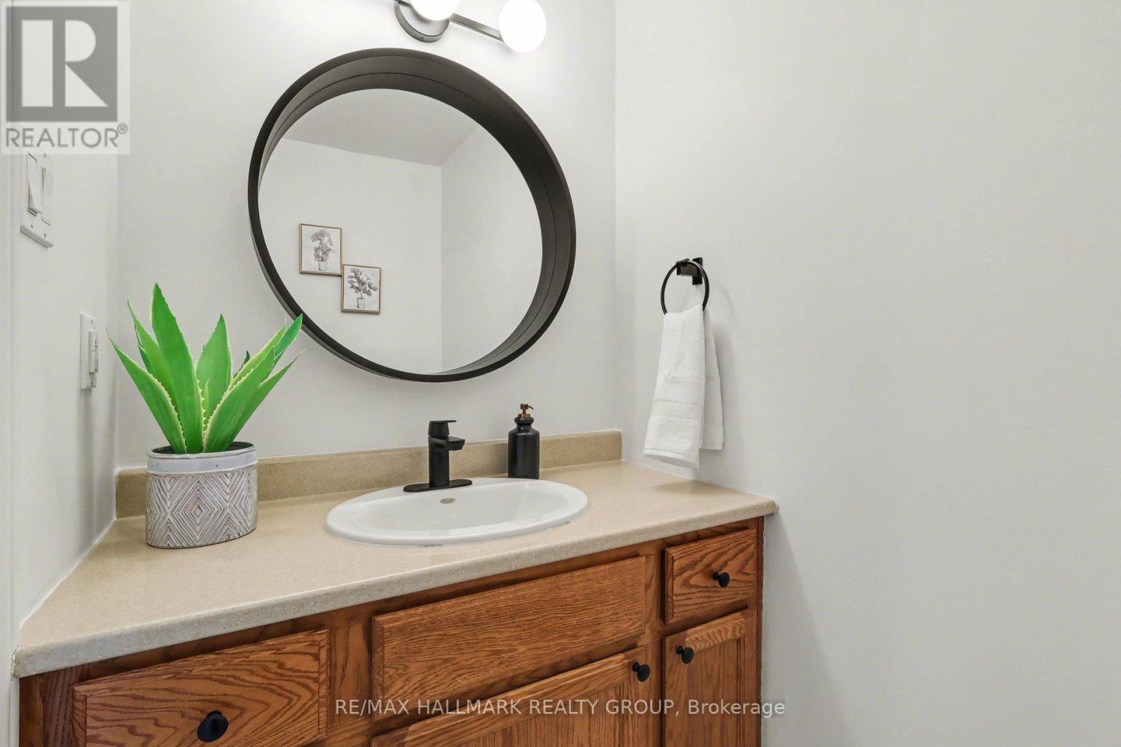 D - 77 Glen Park Drive, Ottawa, Ontario  K1B 3Z1 - Photo 14 - X12881984