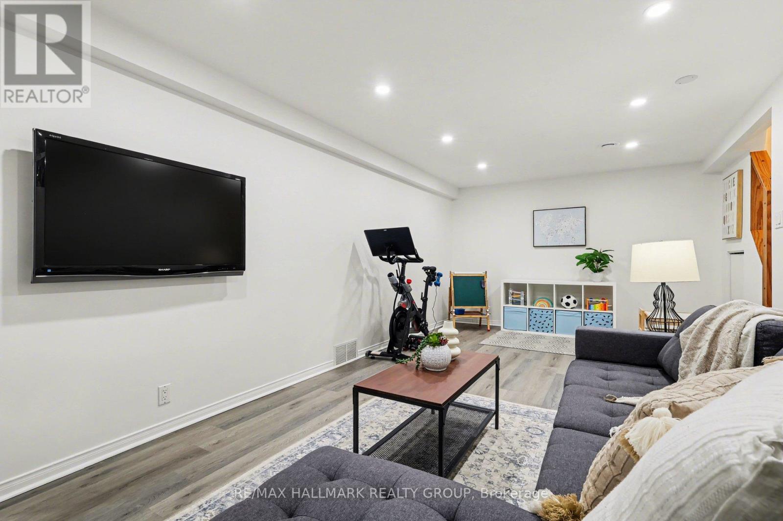 D - 77 Glen Park Drive, Ottawa, Ontario  K1B 3Z1 - Photo 25 - X12881984