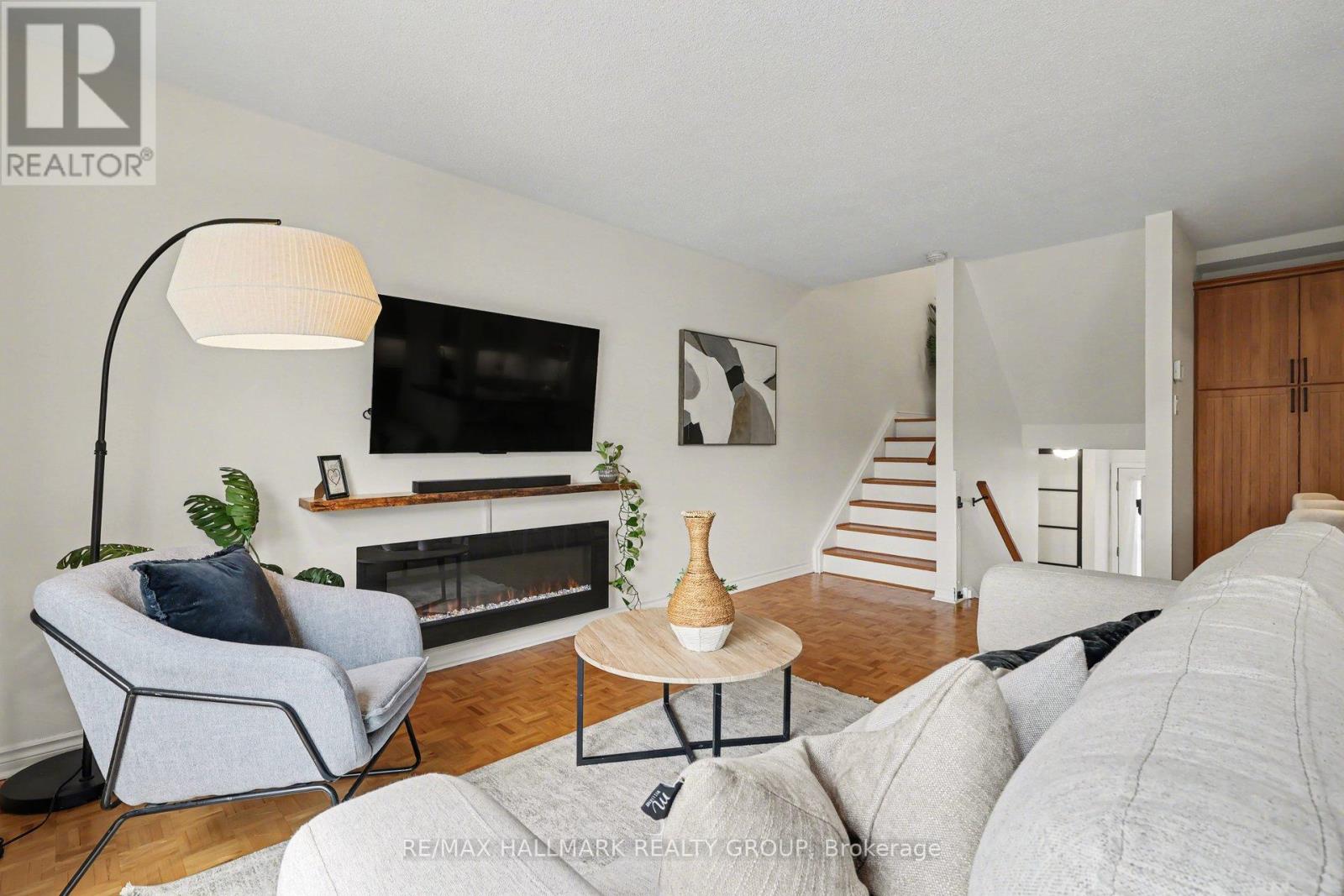 D - 77 Glen Park Drive, Ottawa, Ontario  K1B 3Z1 - Photo 4 - X12881984