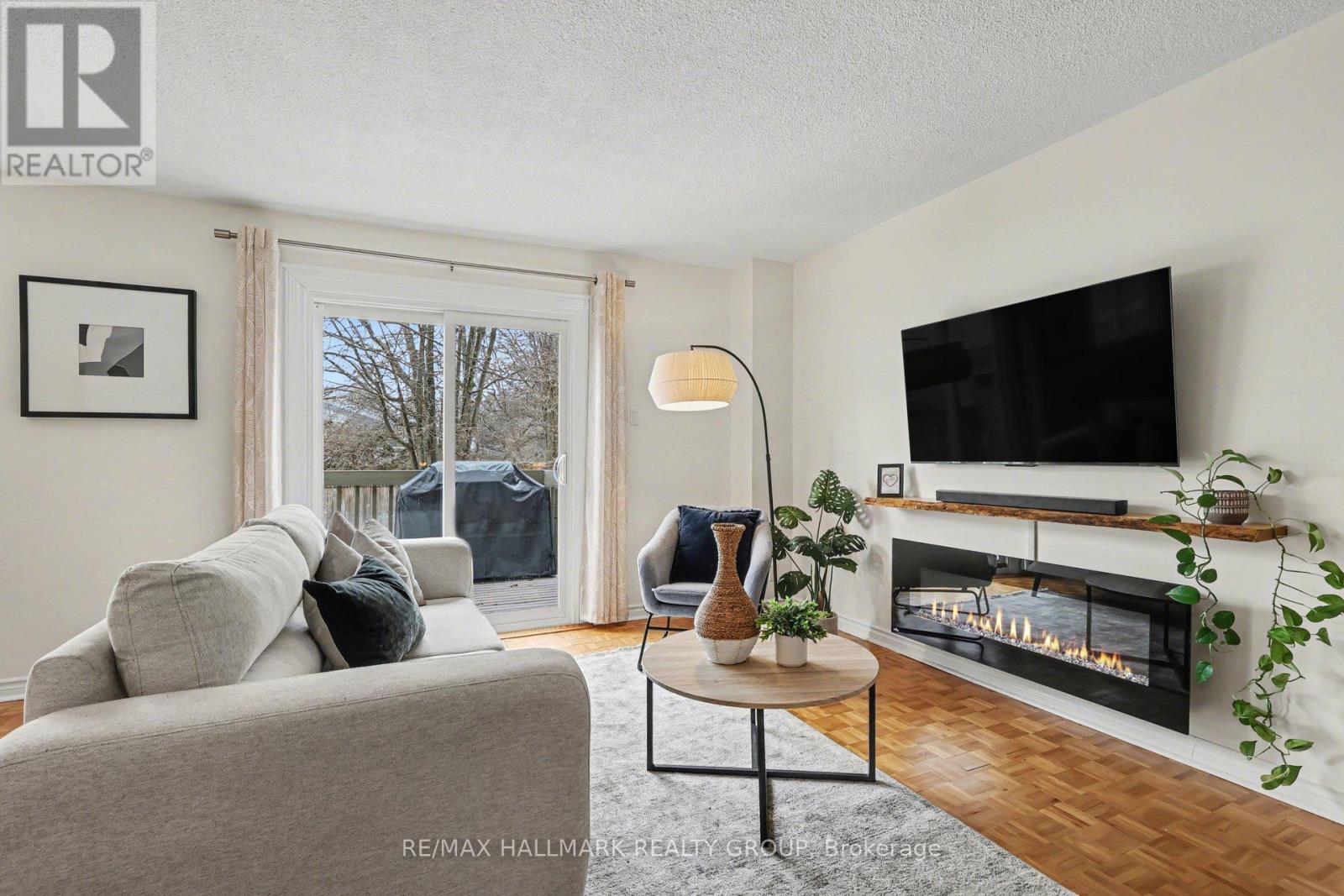 D - 77 Glen Park Drive, Ottawa, Ontario  K1B 3Z1 - Photo 5 - X12881984