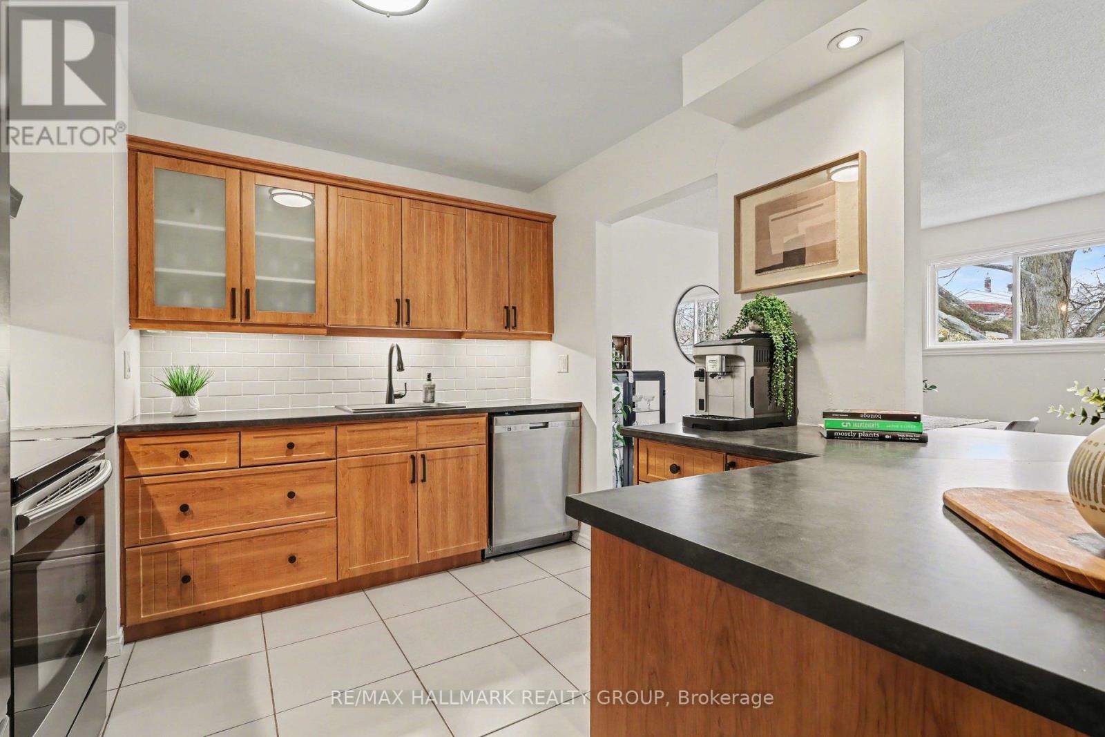 D - 77 Glen Park Drive, Ottawa, Ontario  K1B 3Z1 - Photo 9 - X12881984