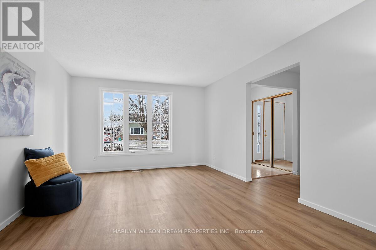 1377 Cahill Drive, Ottawa, Ontario  K1V 8V6 - Photo 3 - X12882072