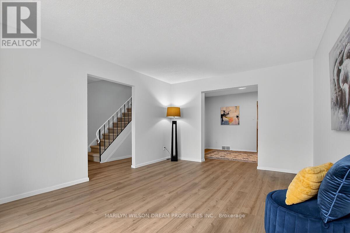 1377 Cahill Drive, Ottawa, Ontario  K1V 8V6 - Photo 5 - X12882072