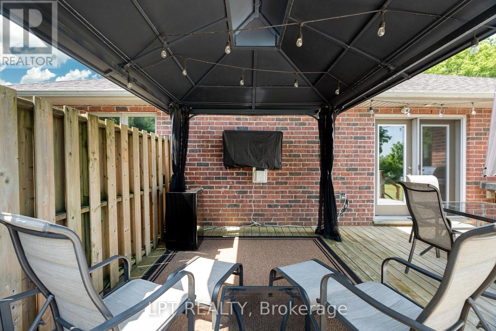 18 Durham Street, Newbury, Ontario  N0L 1Z0 - Photo 37 - X12878316