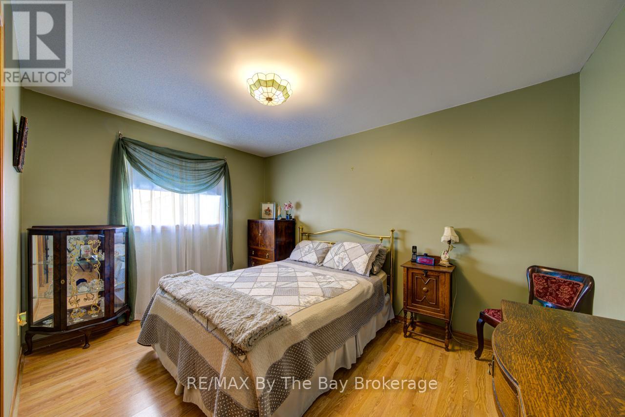 229 Datas Drive E, Clearview, Ontario  L0M 1S0 - Photo 19 - S12882000